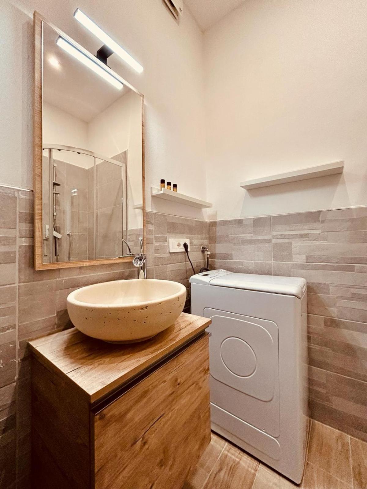 Appartement Kibilu - Via Medaglie D'Oro Centro Citta Con Parcheggio à Varèse Extérieur photo