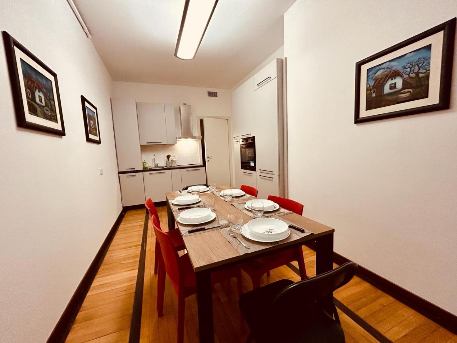 Appartement Kibilu - Via Medaglie D'Oro Centro Citta Con Parcheggio à Varèse Extérieur photo