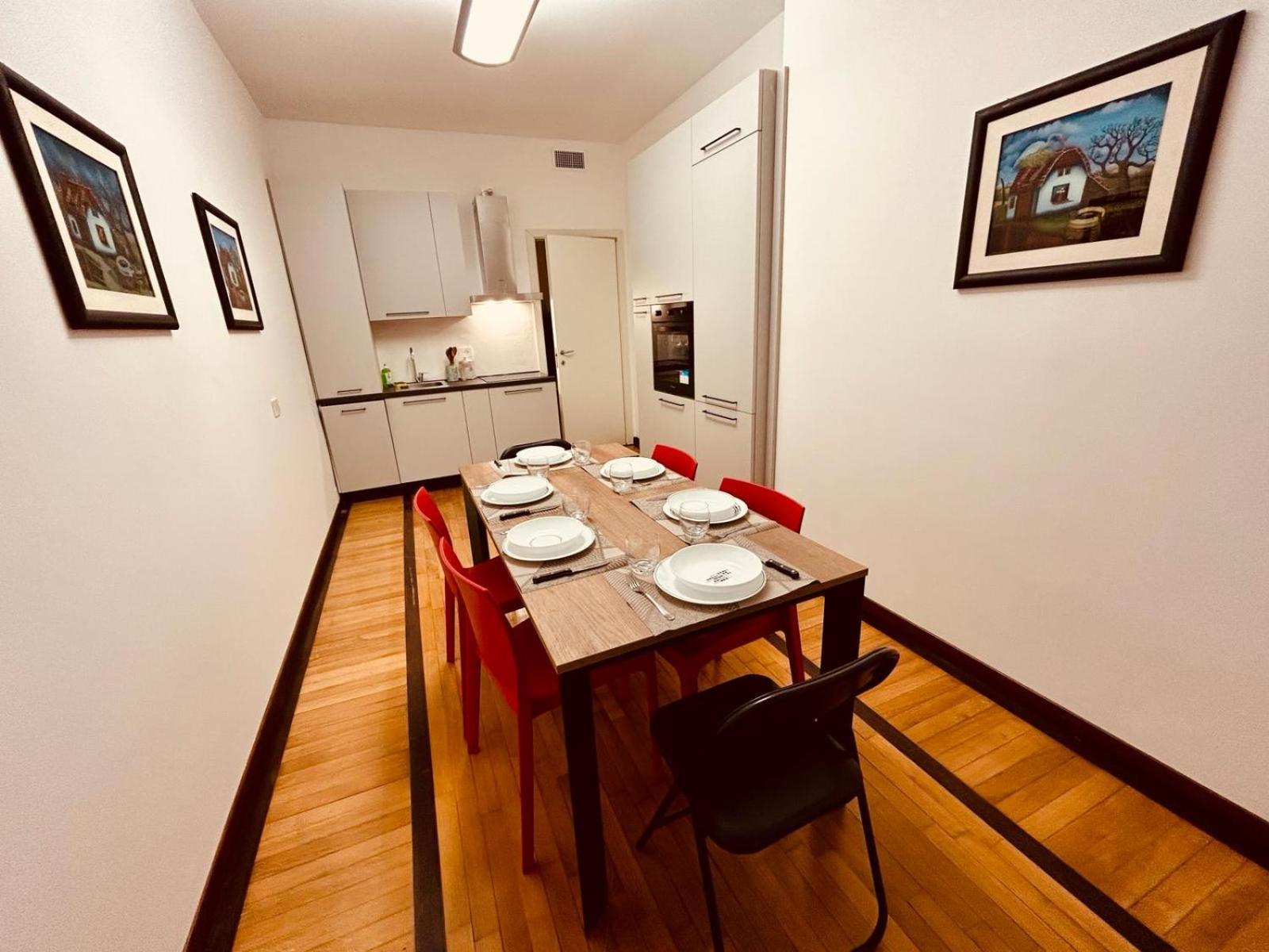 Appartement Kibilu - Via Medaglie D'Oro Centro Citta Con Parcheggio à Varèse Extérieur photo